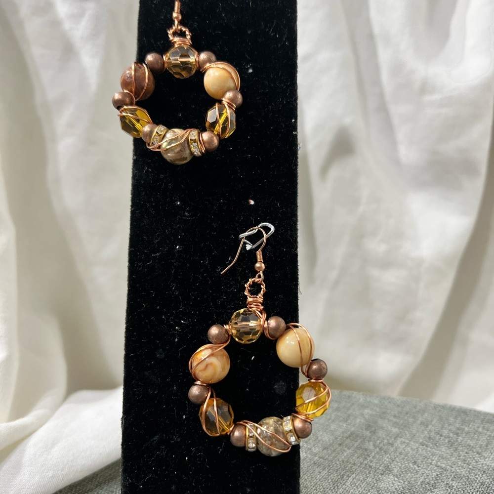 🔥🔥Copper Wire Wrapped Jasper and Crystals Form These Beautiful Hoops☑️